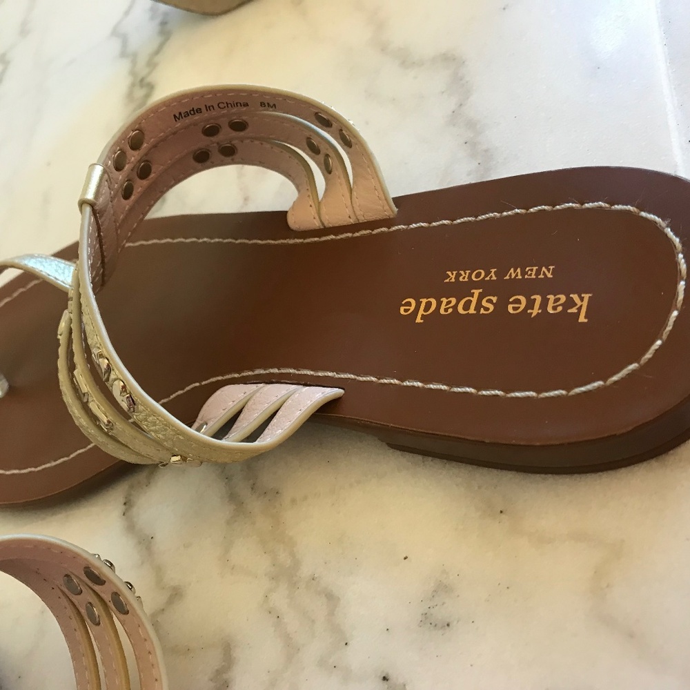 KATE SPADE PATENT LEATHER GOLD SANDAL - Picture 9 of 15